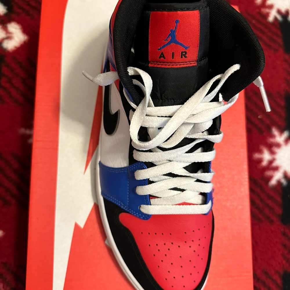 Jordan 1 mid white/blue/red in great shape. - Picture 3 of 5